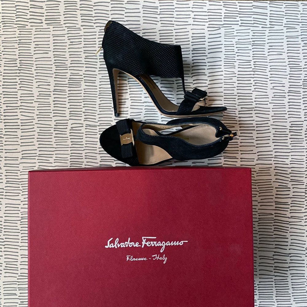 Salvatore Ferragamo Pellas Suede Bow Sandal - Picture 4 of 5